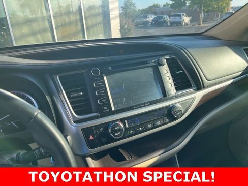 Used 2016 Toyota Highlander Limited Platinum image 26