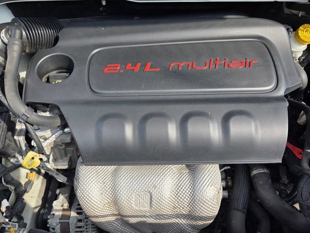 Used 2016 Jeep Renegade Latitude FWD image 22