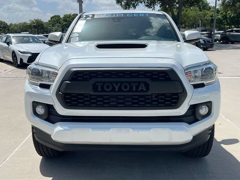 Used 2022 Toyota Tacoma TRD Sport AWD/4WD image 2