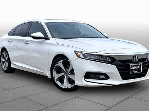 Used 2018 Honda Accord Touring image 3