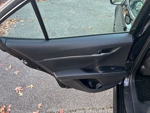 Used 2018 Toyota Camry L image 21