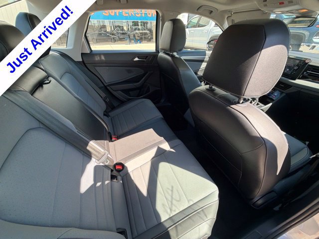 Used 2025 Volkswagen Jetta SE FWD image 30