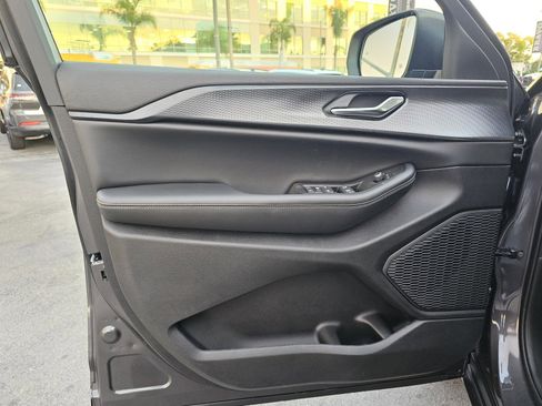 New 2025 Jeep Grand Cherokee L Laredo image 21