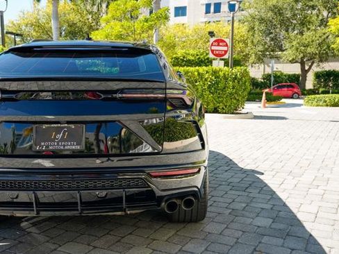 Used 2022 Lamborghini Urus image 26