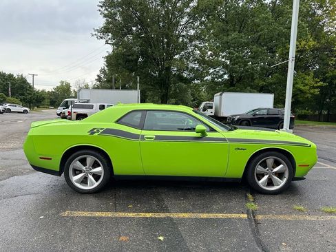 Used 2015 Dodge Challenger R/T Plus RWD image 6