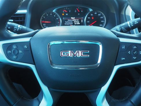 Used 2023 GMC Acadia SLT image 14