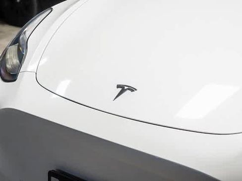 Used 2021 Tesla Model Y Long Range image 8