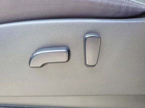 Used 2022 Nissan Frontier SV RWD image 17