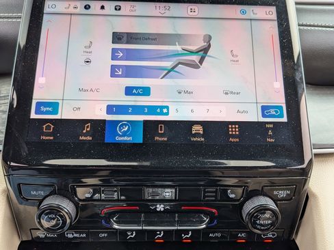 Certified 2024 Jeep Grand Cherokee Limited w/ Black Appearance Package image 26