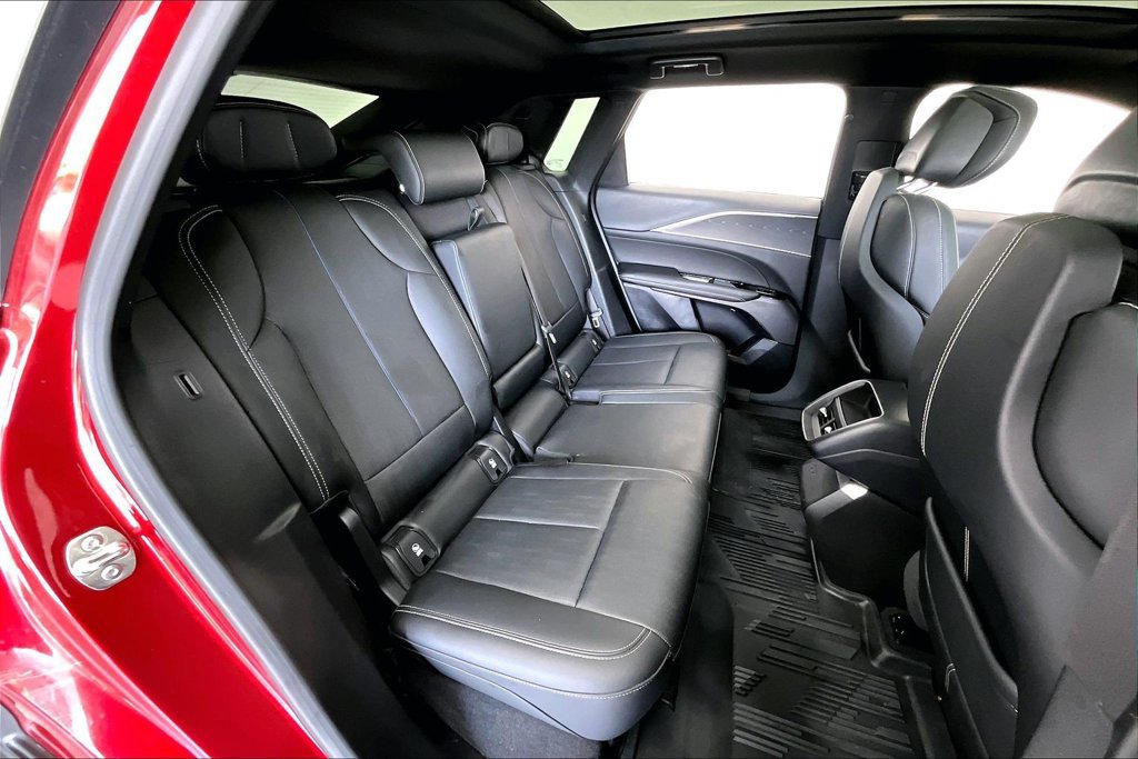 Used 2025 Cadillac Lyriq Sport RWD image 33