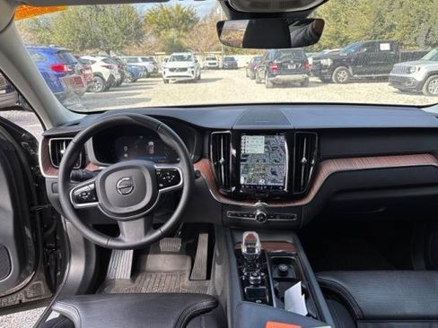 Used 2023 Volvo XC60 B6 Ultimate w/ Protection Package Premier image 4