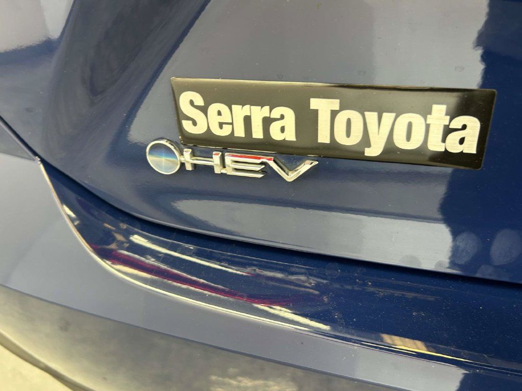 Used 2025 Toyota Camry SE FWD image 12