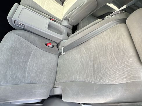 Used 2012 Toyota Highlander 4WD w/ Tech Pkg image 16