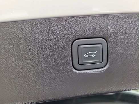 Used 2024 Chevrolet Blazer LT w/ Convenience Package AWD/4WD image 9