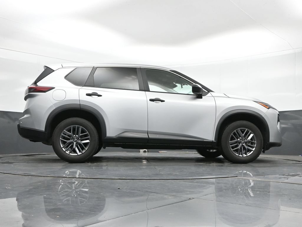 Used 2024 Nissan Rogue S AWD/4WD image 42