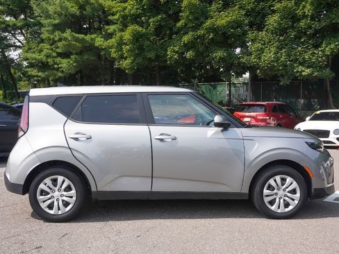 Used 2023 Kia Soul LX FWD image 16