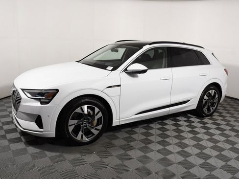 Used 2021 Audi e-tron Prestige w/ Prestige Package image 2