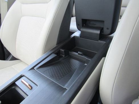 Used 2024 Nissan Ariya FWD image 52