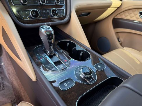 Used 2022 Bentley Bentayga image 53