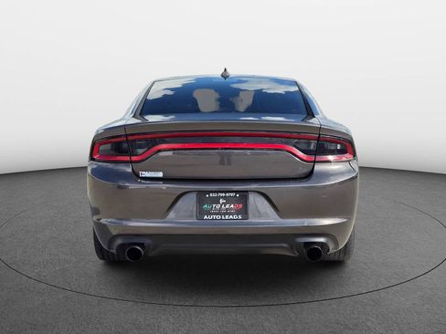 Used 2017 Dodge Charger SXT RWD image 6