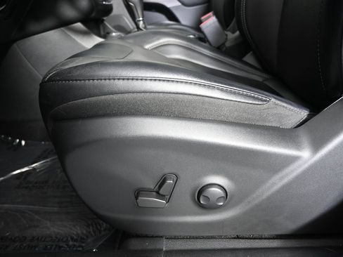 Used 2022 Jeep Cherokee Limited image 22