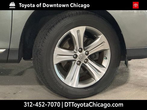 Used 2011 Toyota Highlander Limited w/ Tow Pkg AWD/4WD image 2