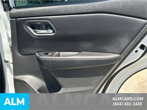 Used 2025 Nissan Rogue SV FWD image 18