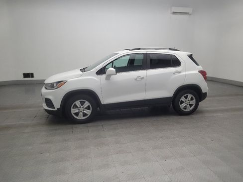 Used 2020 Chevrolet Trax LT w/ LT Convenience Package FWD image 2