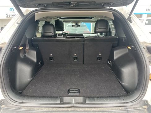 Used 2019 Jeep Cherokee Latitude Plus image 11