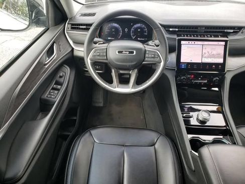 Used 2023 Jeep Grand Cherokee L Limited AWD/4WD image 17