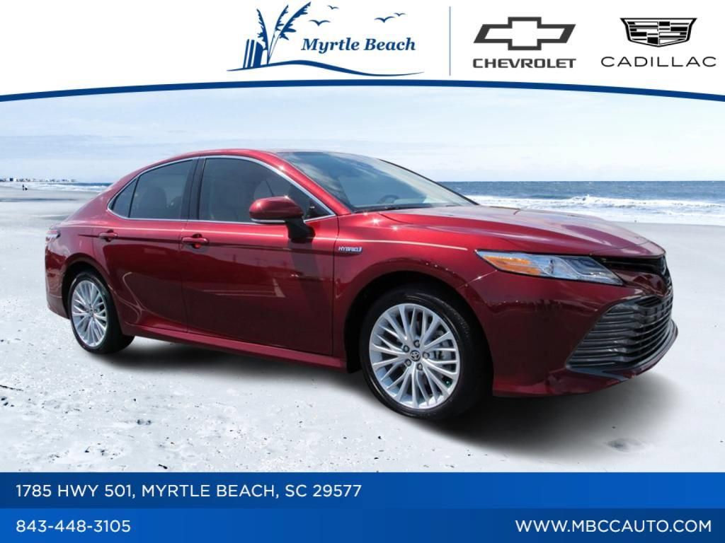 Used 2020 Toyota Camry XLE FWD image 1