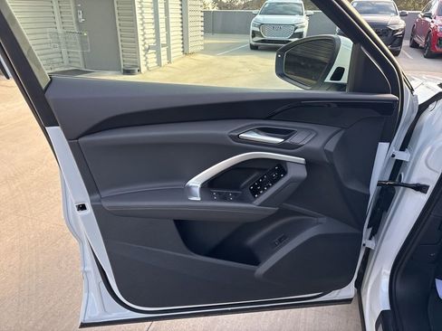 Used 2025 Audi Q5 Premium w/ Convenience Package image 10