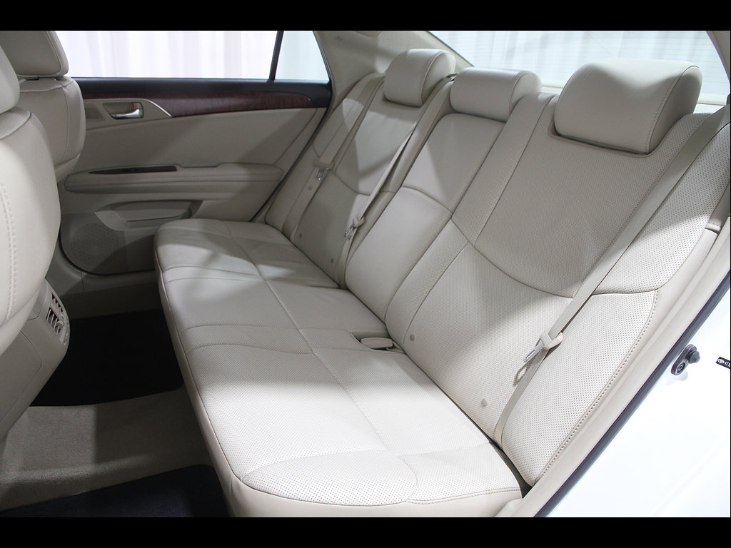 Used 2011 Toyota Avalon Limited FWD image 19