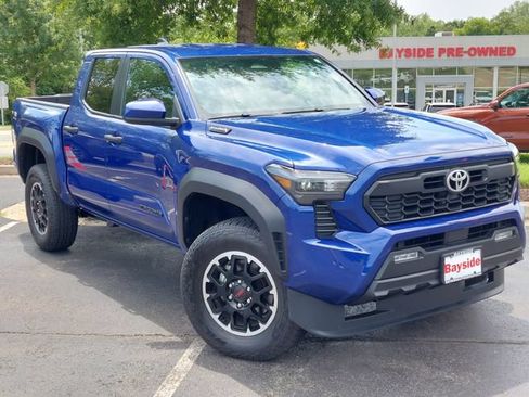 Certified 2025 Toyota Tacoma TRD Off-Road AWD/4WD image 2