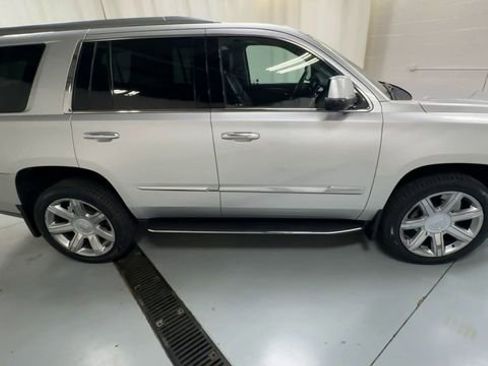 Used 2018 Cadillac Escalade Luxury image 9