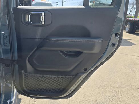 Used 2025 Jeep Wrangler Unlimited Sahara image 24