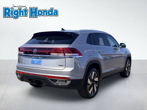 Used 2025 Volkswagen Atlas Cross Sport SE AWD/4WD image 7