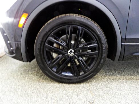 Used 2022 Volkswagen Tiguan SE R-Line image 26