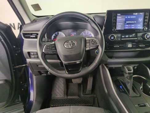 Used 2020 Toyota Highlander LE FWD image 15