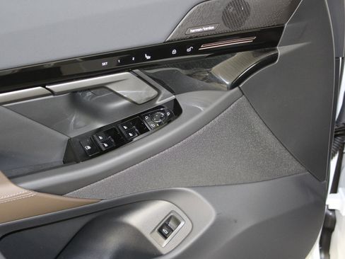 New 2026 BMW 530i xDrive w/ Premium Package image 21