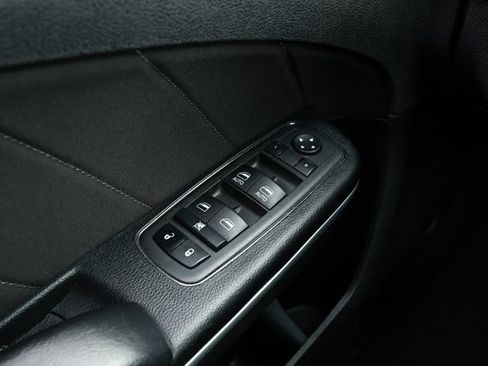 Used 2022 Dodge Charger SXT RWD image 17