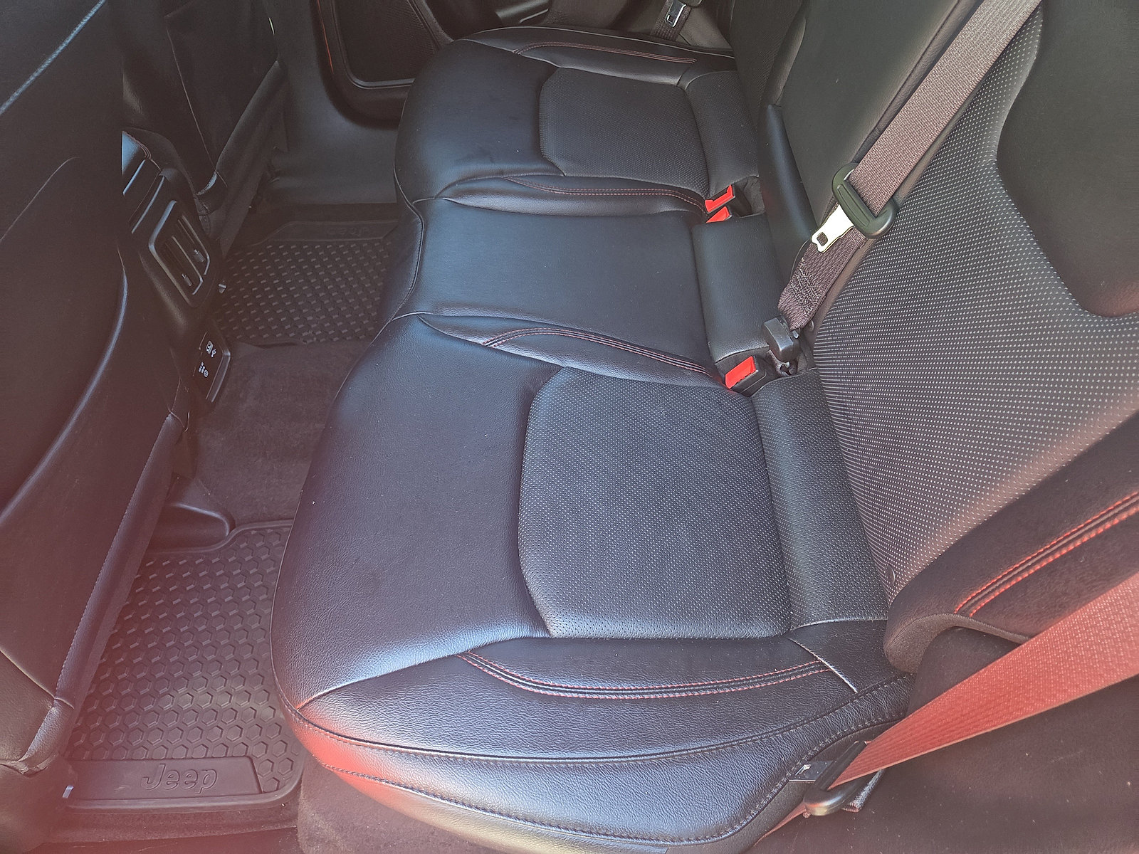 Used 2018 Jeep Compass Trailhawk w/ Leather Interior Group AWD/4WD image 22