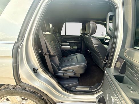 Used 2023 Ford Expedition Platinum image 30