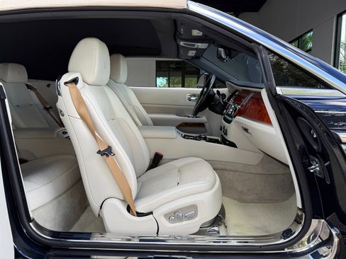 Used 2016 Rolls-Royce Dawn image 26