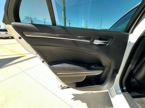 Used 2018 Chrysler 300 Touring L RWD image 32