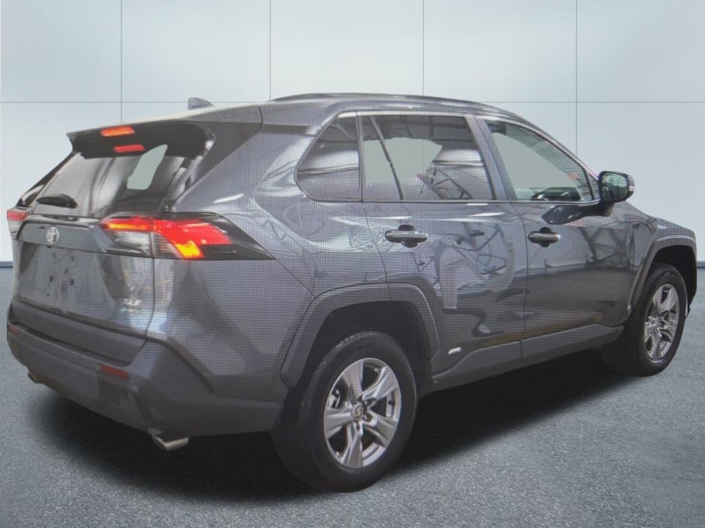 Used 2025 Toyota RAV4 XLE AWD/4WD image 3