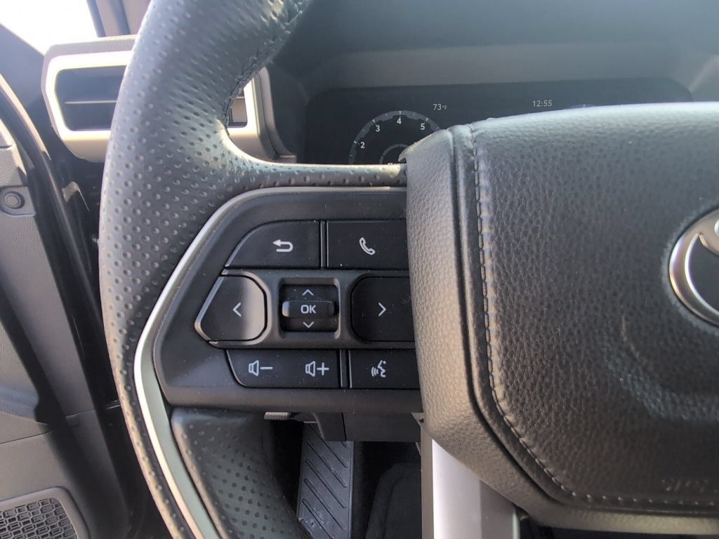 Used 2025 Toyota 4Runner Platinum AWD/4WD image 16