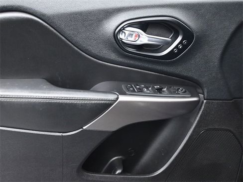 Used 2020 Jeep Cherokee Limited image 9