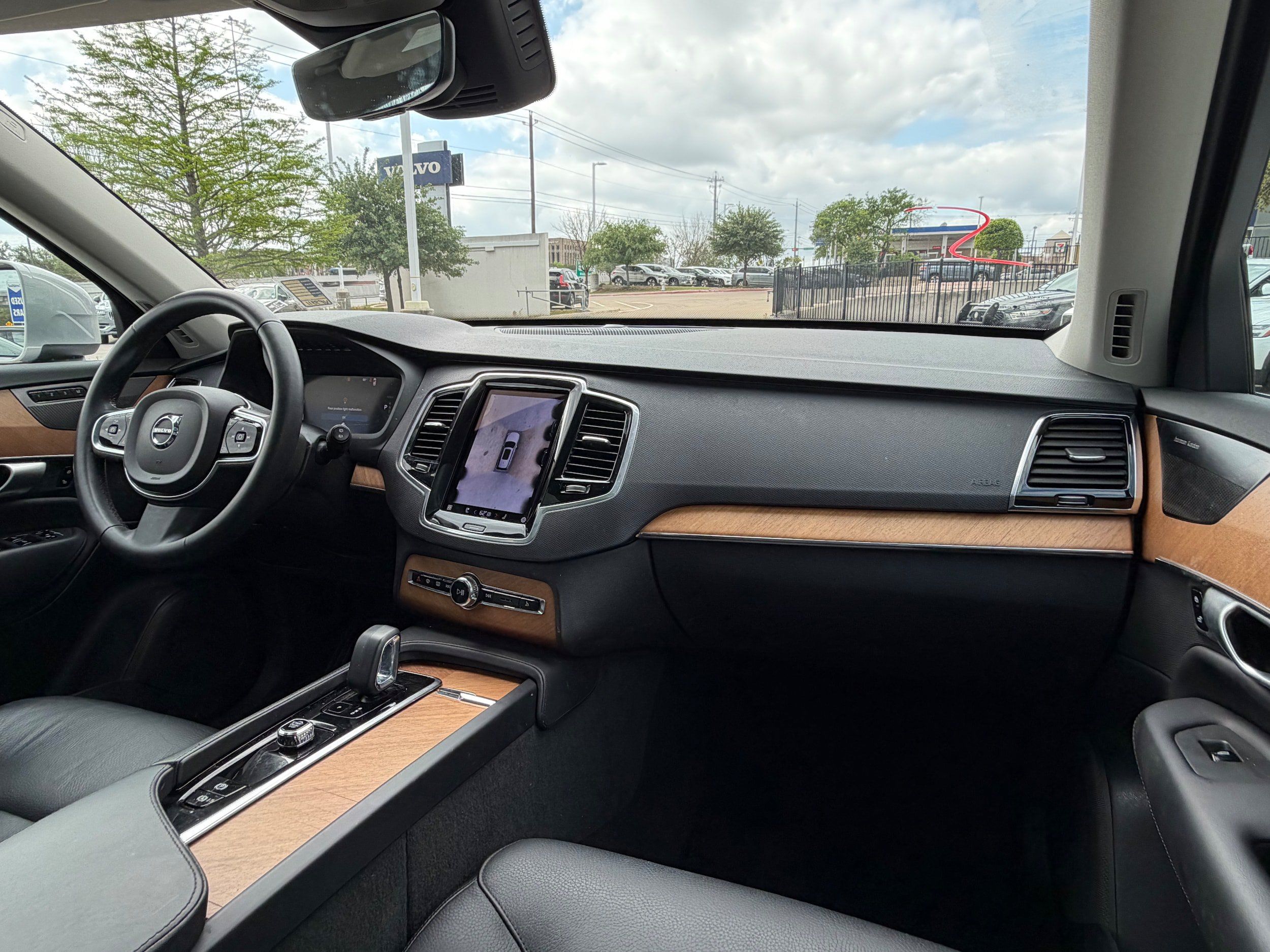 Certified 2024 Volvo XC90 T8 Plus w/ Protection Package Premier AWD/4WD image 14