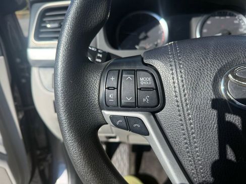Used 2019 Toyota Highlander LE image 18